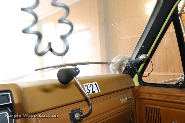 image for item DQ9372 1980 Ford F700 fire truck