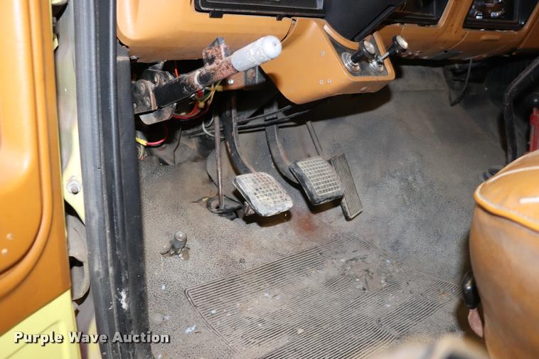 image for item DQ9372 1980 Ford F700 fire truck