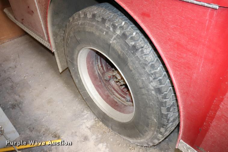 image for item DQ9372 1980 Ford F700 fire truck