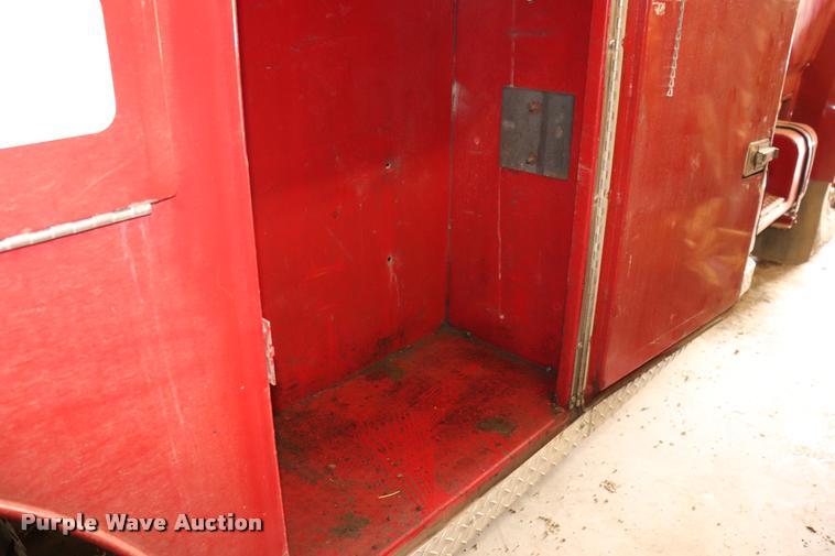 image for item DQ9372 1980 Ford F700 fire truck