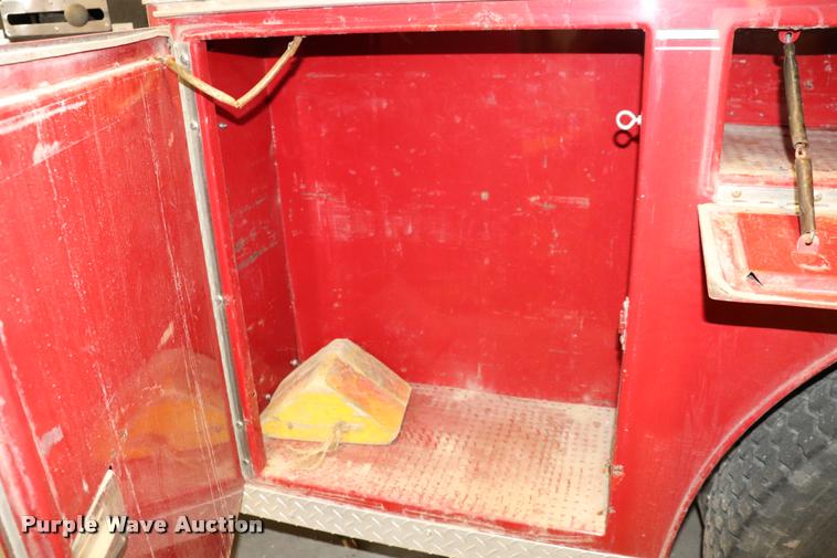 image for item DQ9372 1980 Ford F700 fire truck