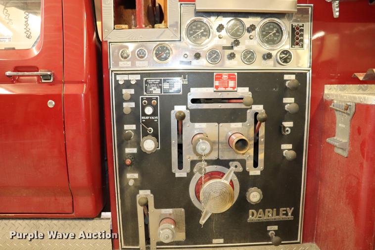 image for item DQ9372 1980 Ford F700 fire truck