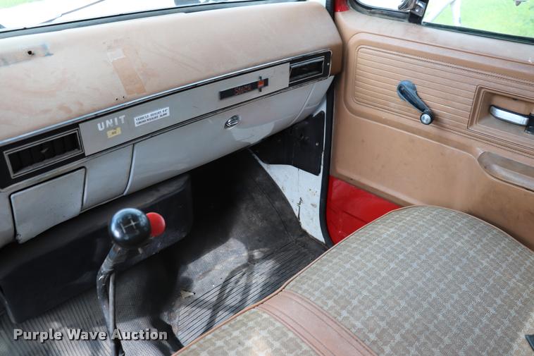 image for item DQ9373 1980 GMC Sierra 7000 fire truck