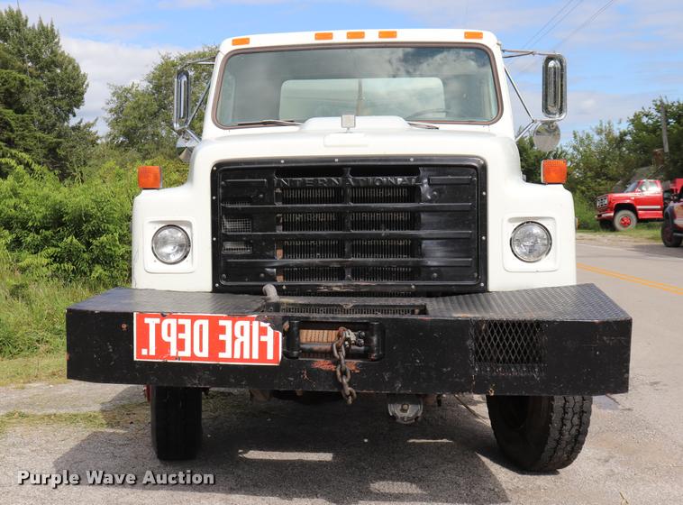 image for item DQ9376 1982 International S1900 tanker fire truck