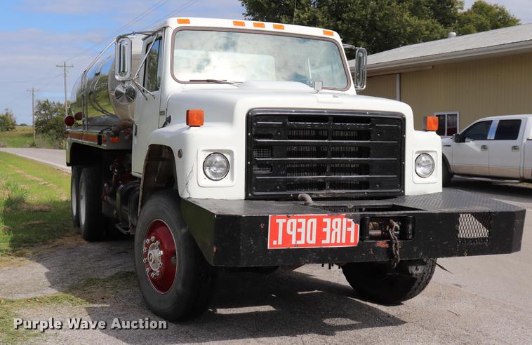 image for item DQ9376 1982 International S1900 tanker fire truck