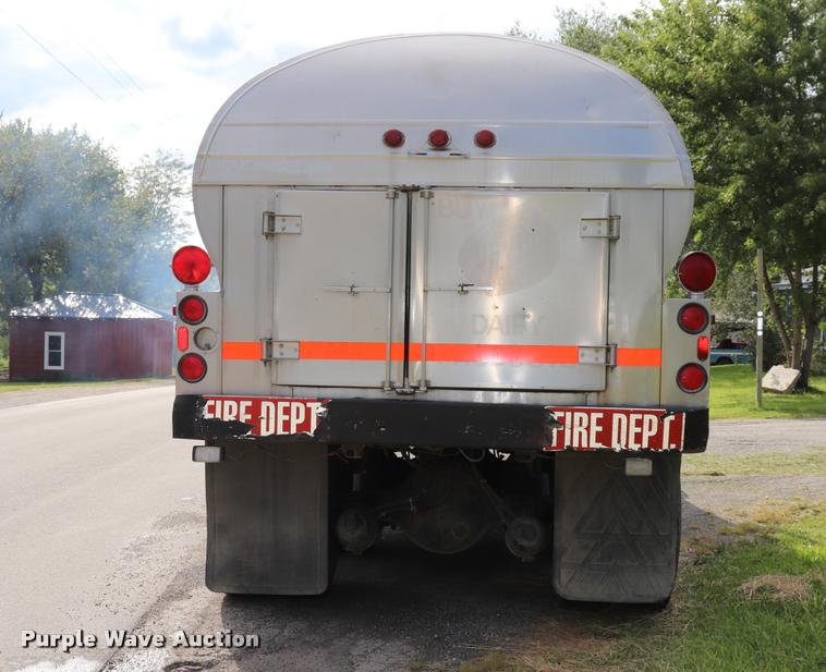 image for item DQ9376 1982 International S1900 tanker fire truck