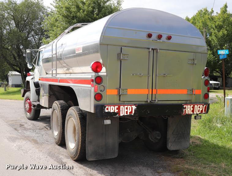 image for item DQ9376 1982 International S1900 tanker fire truck
