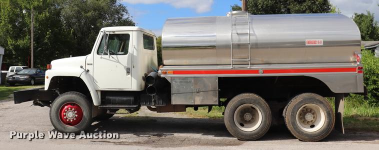 image for item DQ9376 1982 International S1900 tanker fire truck