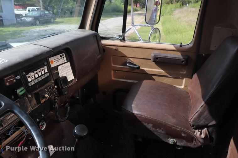 image for item DQ9376 1982 International S1900 tanker fire truck