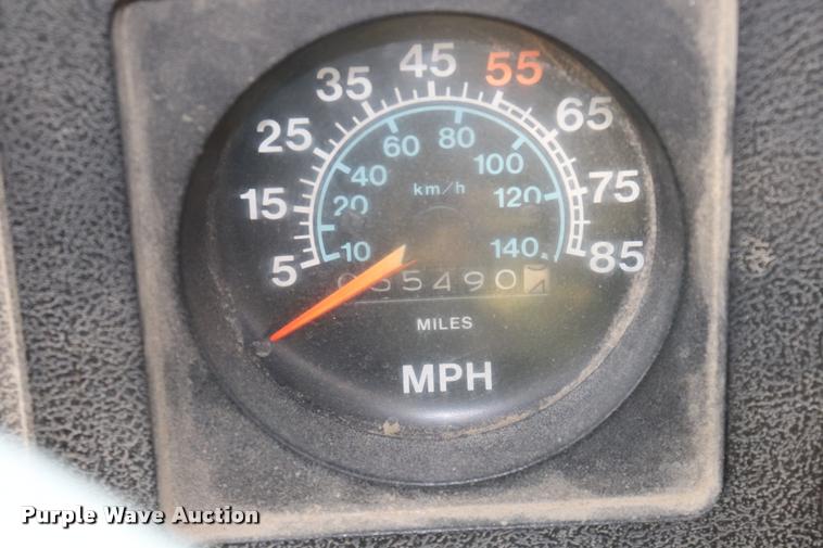 image for item DQ9376 1982 International S1900 tanker fire truck