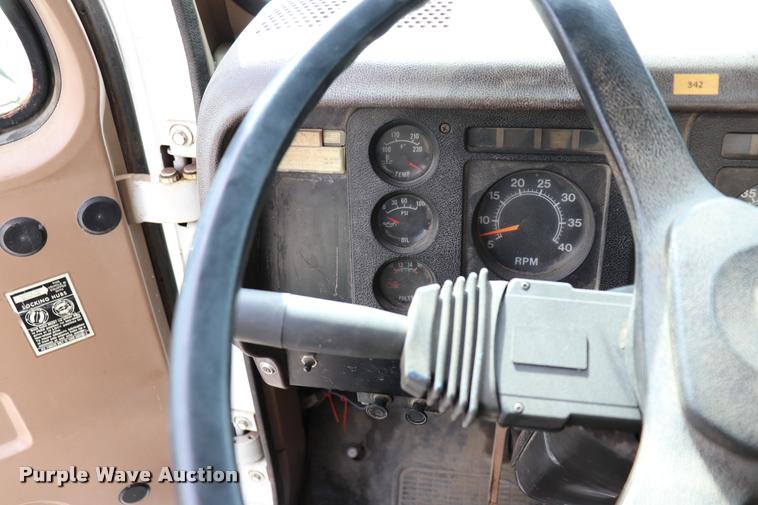 image for item DQ9376 1982 International S1900 tanker fire truck