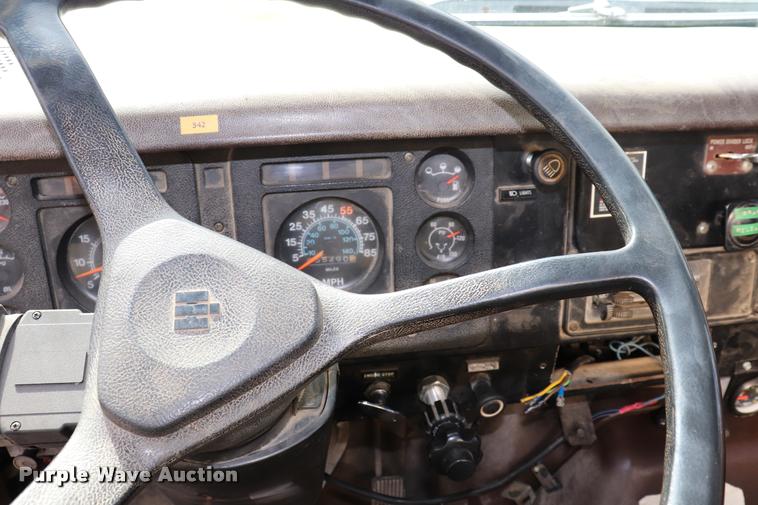 image for item DQ9376 1982 International S1900 tanker fire truck