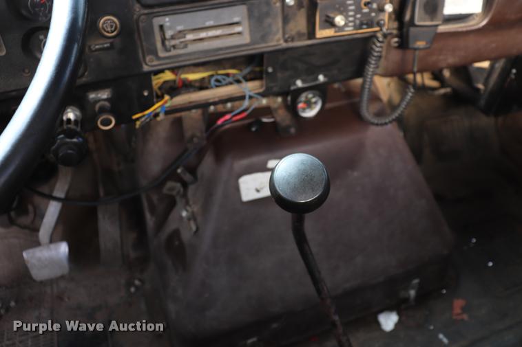 image for item DQ9376 1982 International S1900 tanker fire truck