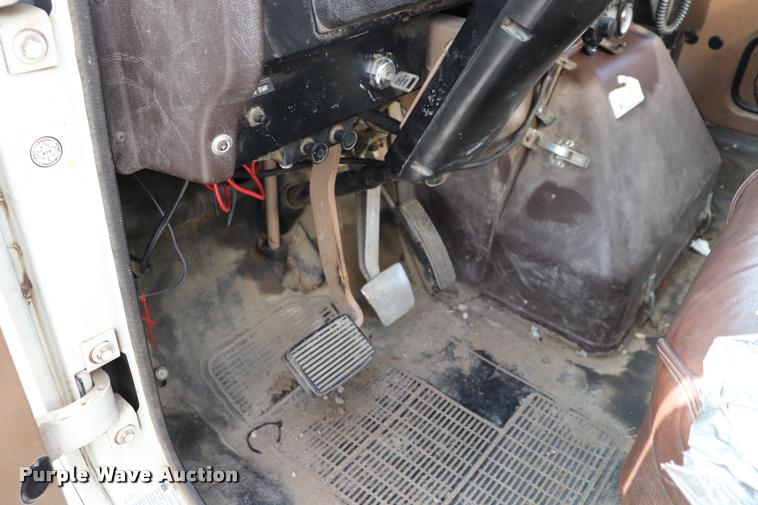 image for item DQ9376 1982 International S1900 tanker fire truck