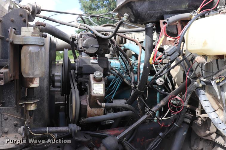 image for item DQ9376 1982 International S1900 tanker fire truck