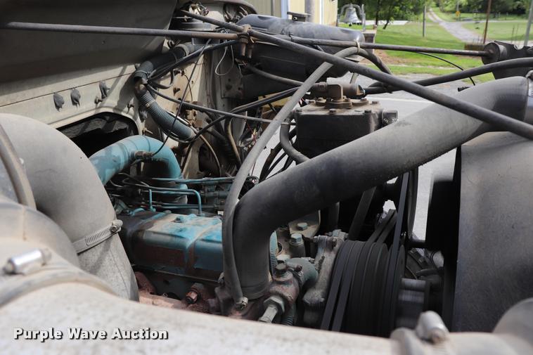 image for item DQ9376 1982 International S1900 tanker fire truck