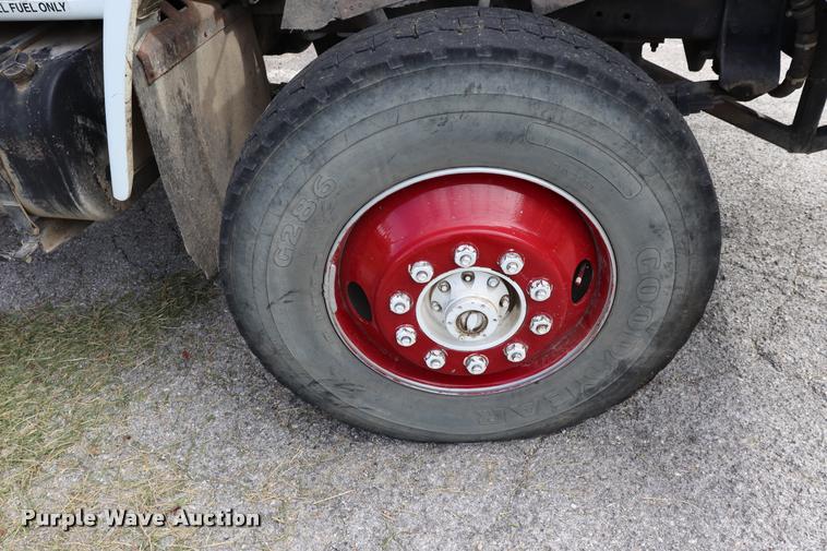 image for item DQ9376 1982 International S1900 tanker fire truck