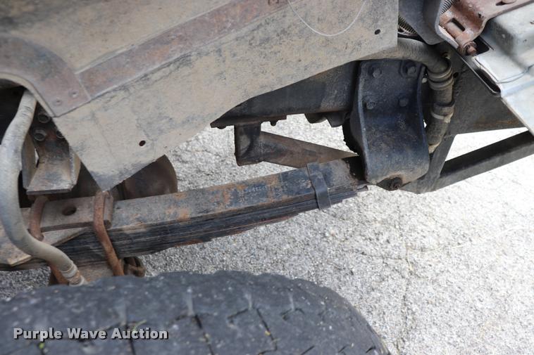 image for item DQ9376 1982 International S1900 tanker fire truck