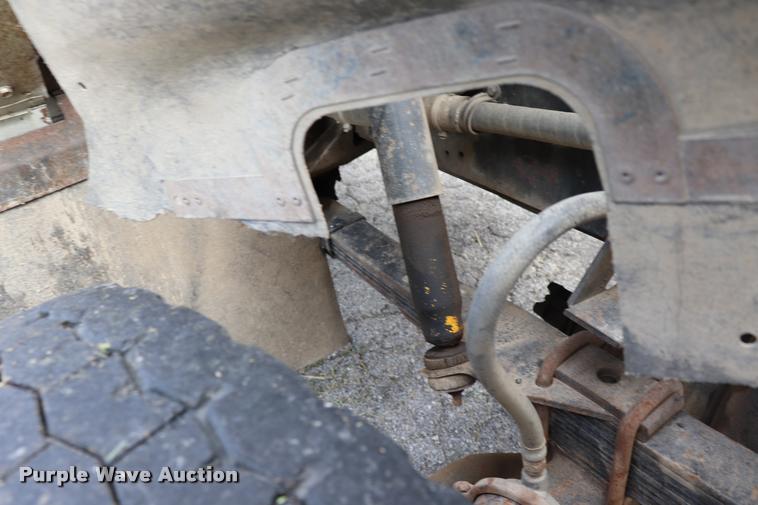 image for item DQ9376 1982 International S1900 tanker fire truck