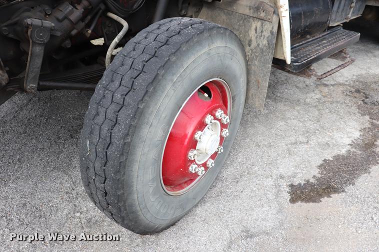 image for item DQ9376 1982 International S1900 tanker fire truck