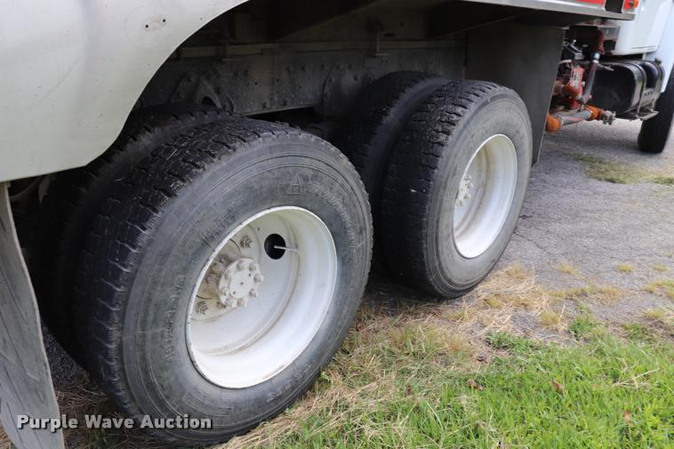 image for item DQ9376 1982 International S1900 tanker fire truck