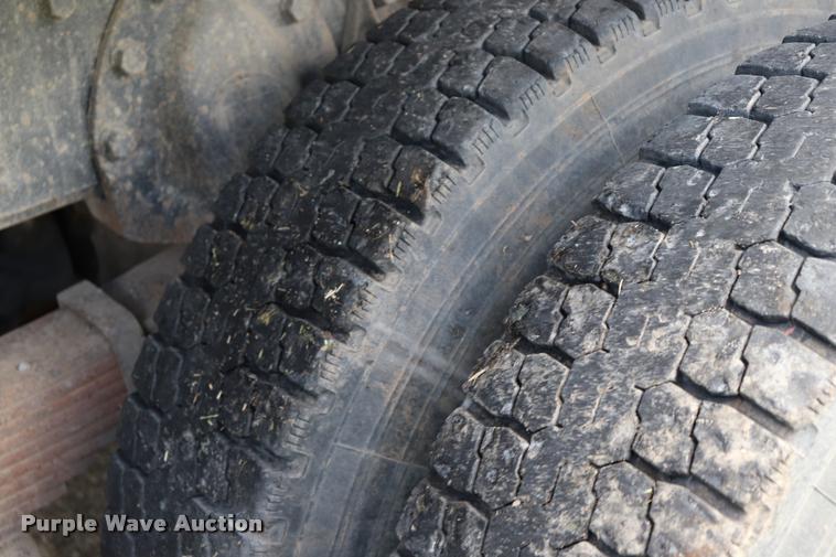 image for item DQ9376 1982 International S1900 tanker fire truck