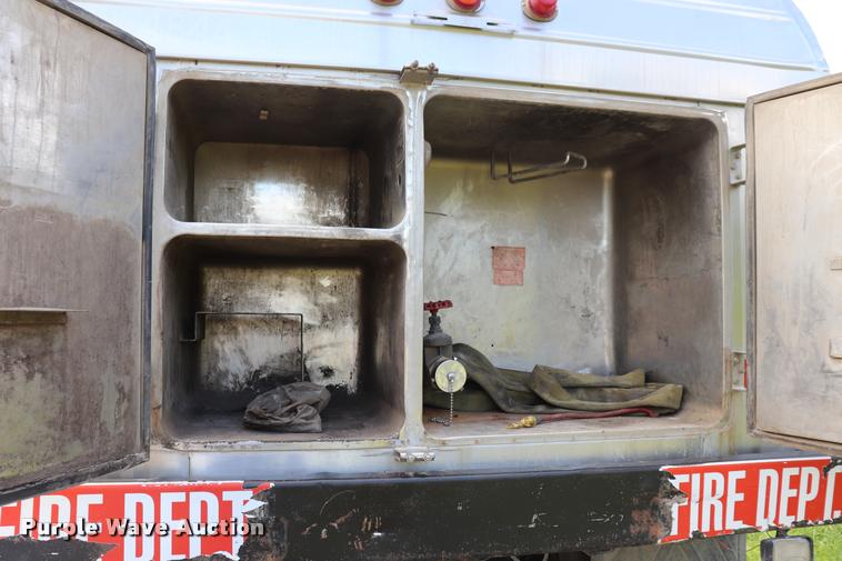 image for item DQ9376 1982 International S1900 tanker fire truck