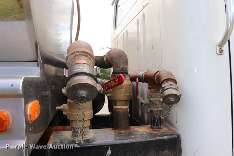 image for item DQ9376 1982 International S1900 tanker fire truck