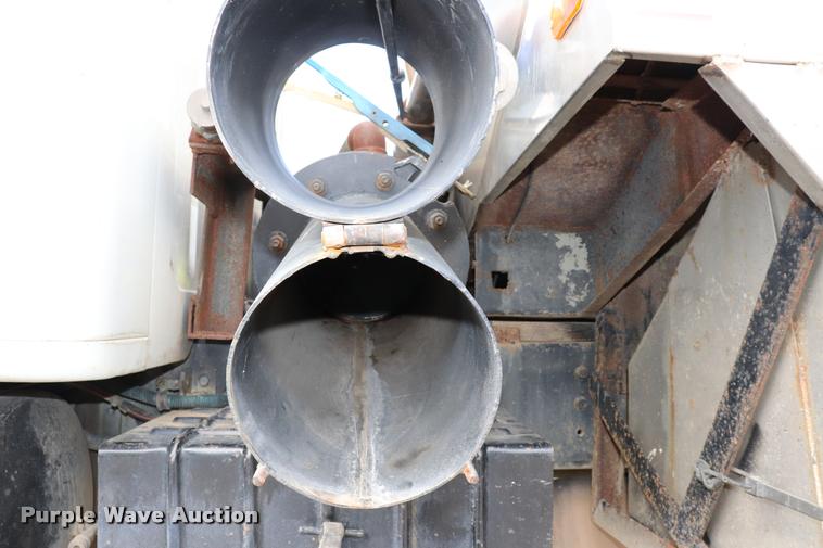 image for item DQ9376 1982 International S1900 tanker fire truck