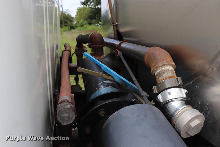 image for item DQ9376 1982 International S1900 tanker fire truck