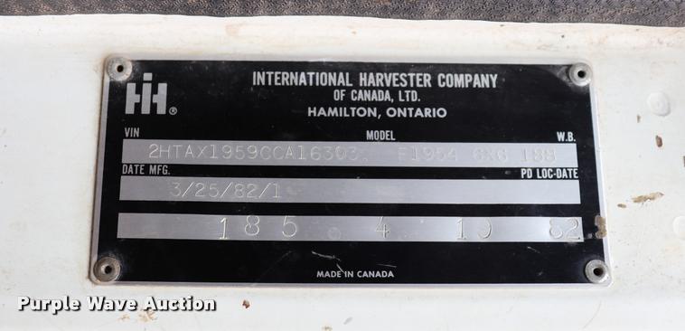 image for item DQ9376 1982 International S1900 tanker fire truck