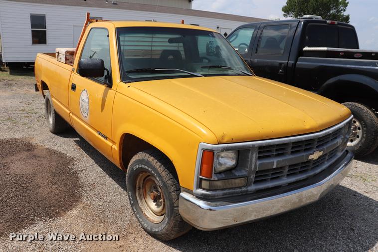 image for item DQ9459 1994 Chevrolet Cheyenne 1500 pickup truck