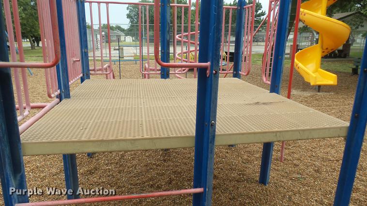image for item EB9096 Playground equipment