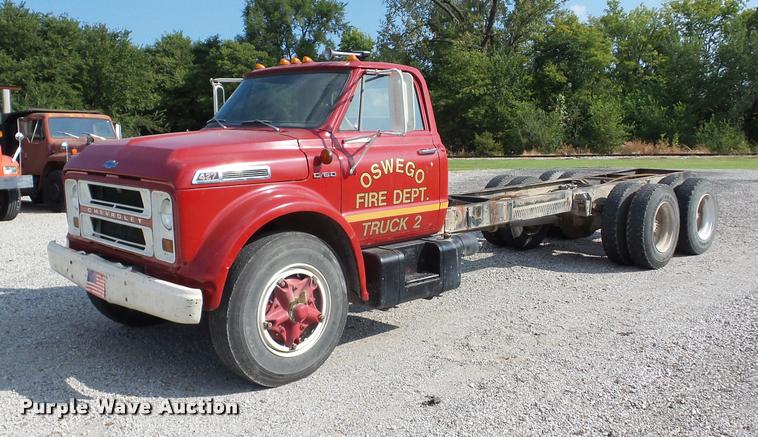 image for item J8605 1972 Chevrolet C60 truck cab and chassis