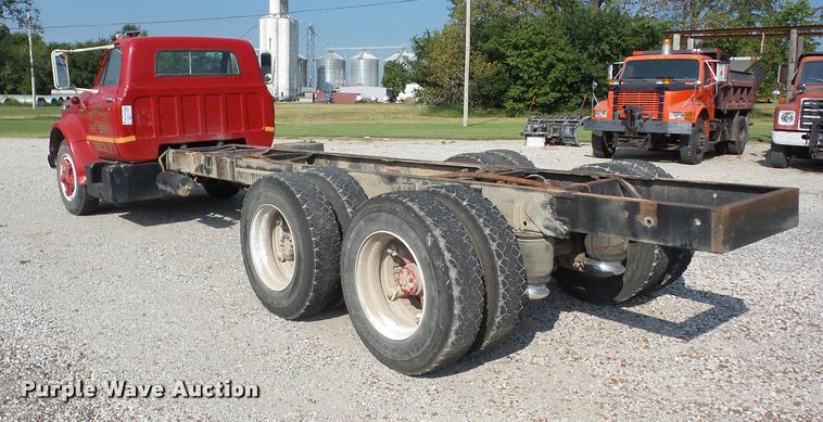 image for item J8605 1972 Chevrolet C60 truck cab and chassis