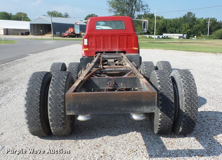 image for item J8605 1972 Chevrolet C60 truck cab and chassis