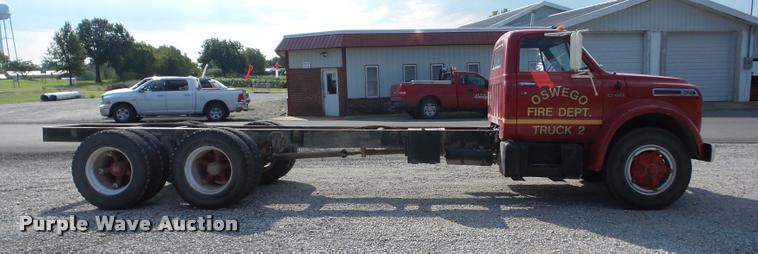 image for item J8605 1972 Chevrolet C60 truck cab and chassis