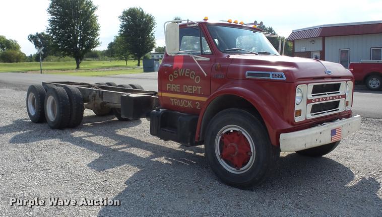 image for item J8605 1972 Chevrolet C60 truck cab and chassis