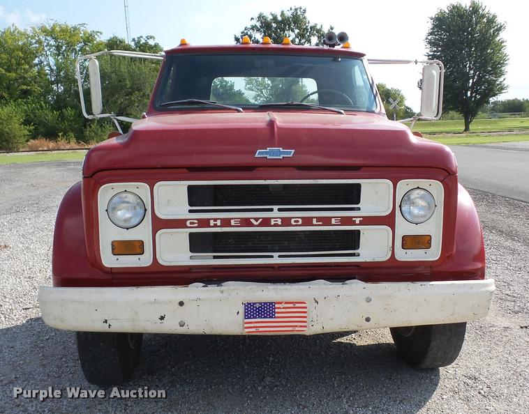 image for item J8605 1972 Chevrolet C60 truck cab and chassis