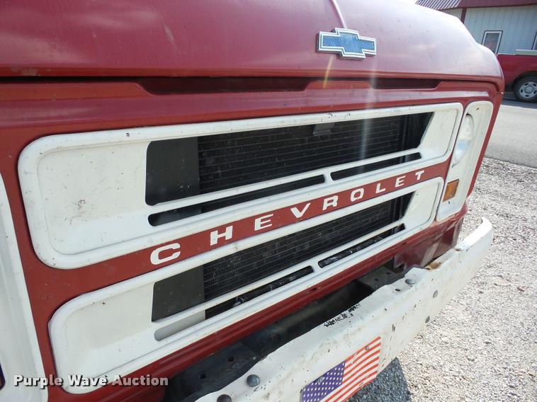 image for item J8605 1972 Chevrolet C60 truck cab and chassis