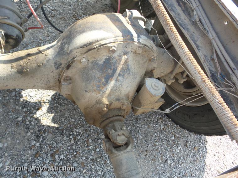 image for item J8605 1972 Chevrolet C60 truck cab and chassis