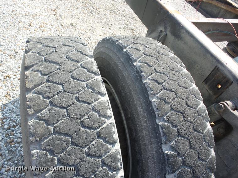 image for item J8605 1972 Chevrolet C60 truck cab and chassis