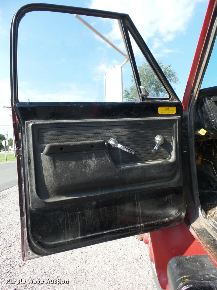 image for item J8605 1972 Chevrolet C60 truck cab and chassis