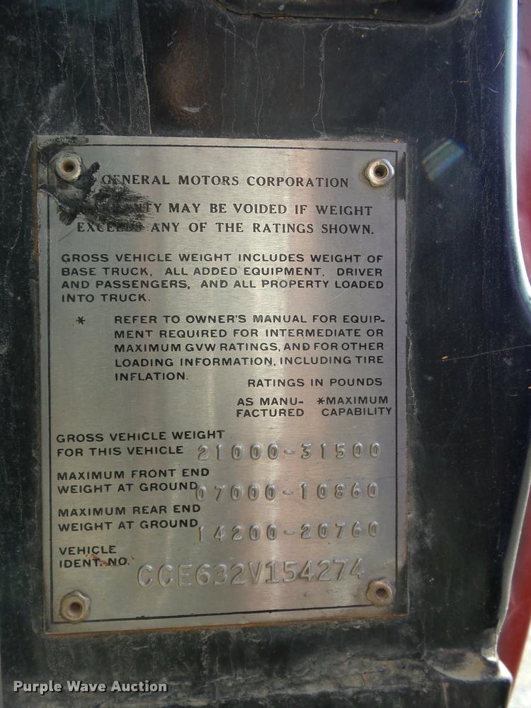 image for item J8605 1972 Chevrolet C60 truck cab and chassis