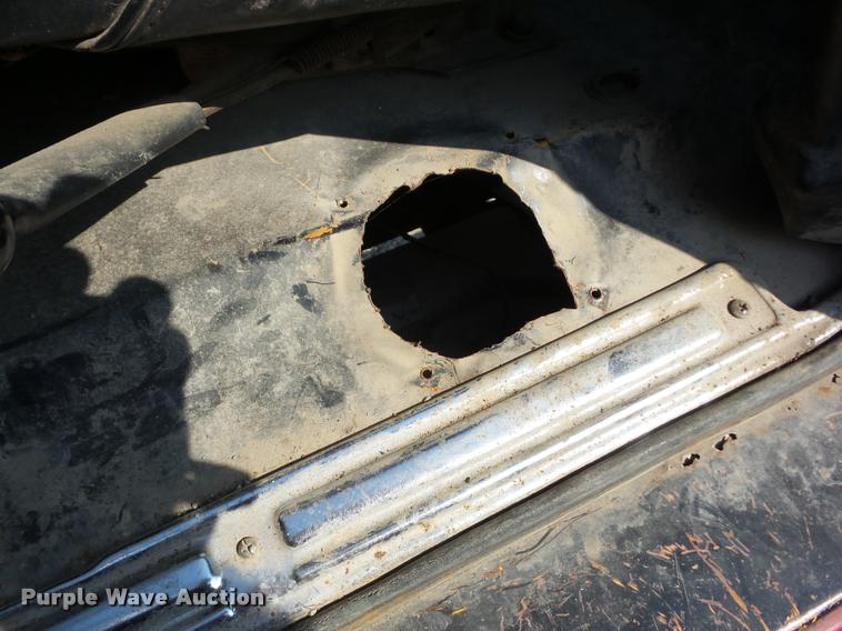 image for item J8605 1972 Chevrolet C60 truck cab and chassis