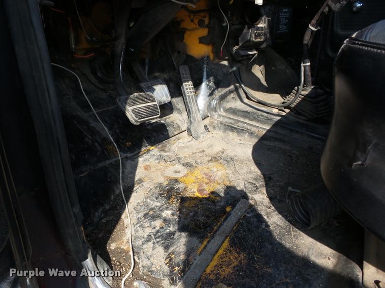 image for item J8605 1972 Chevrolet C60 truck cab and chassis