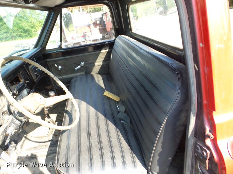 image for item J8605 1972 Chevrolet C60 truck cab and chassis