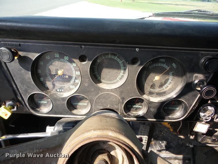 image for item J8605 1972 Chevrolet C60 truck cab and chassis