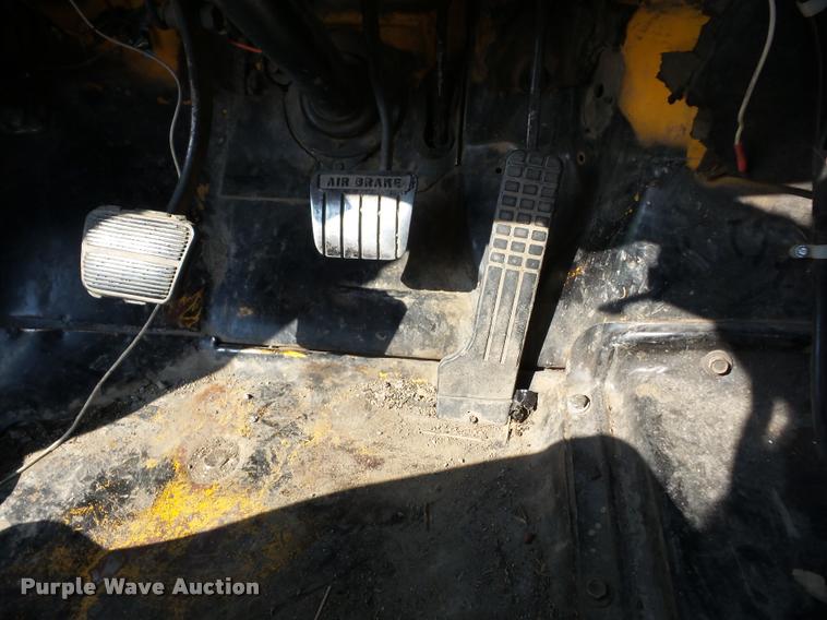 image for item J8605 1972 Chevrolet C60 truck cab and chassis