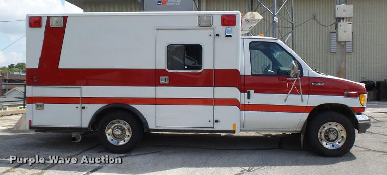 image for item K1789 1993 Ford Econoline E350 ambulance